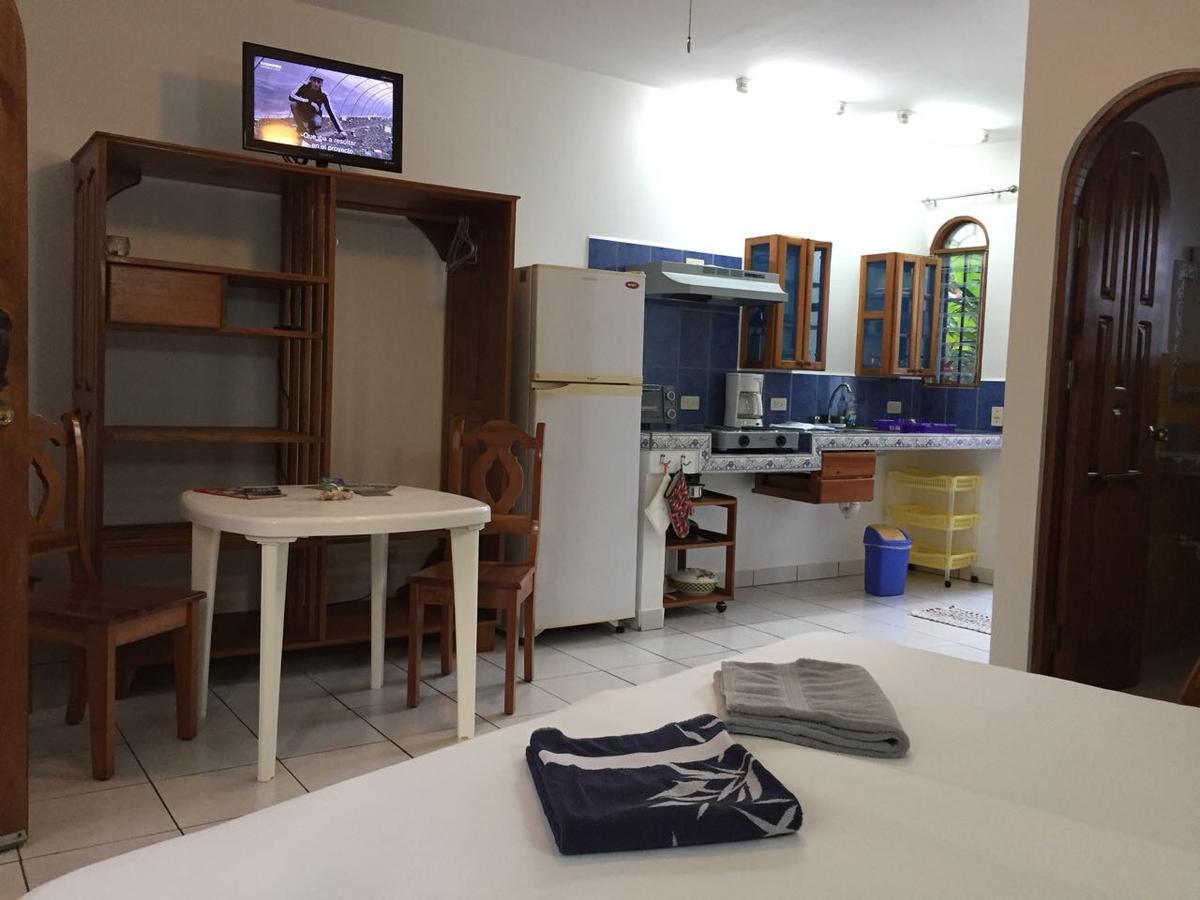 La Perlita Bed & Breakfast Jacó Екстериор снимка