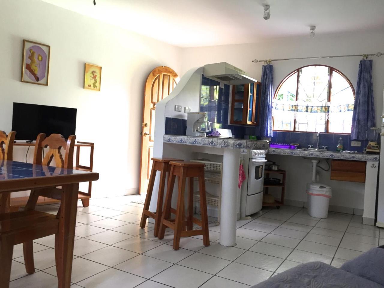 La Perlita Bed & Breakfast Jacó Екстериор снимка