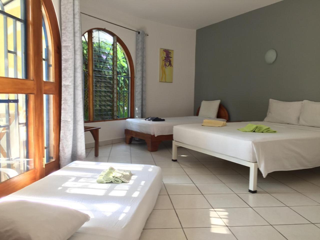 La Perlita Bed & Breakfast Jacó Екстериор снимка